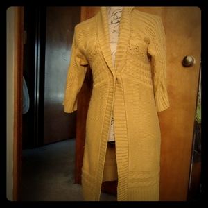 Three quarter length sleeved sweater